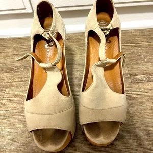 Jeffrey Campbell Shoes- Natural “Foxy Wood”